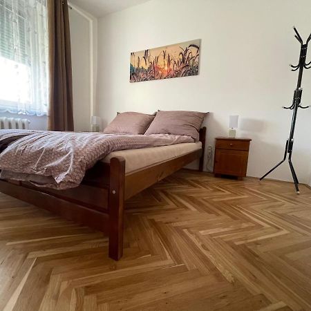 Apartman Jnj Velkomoravska Olomouc Esterno foto