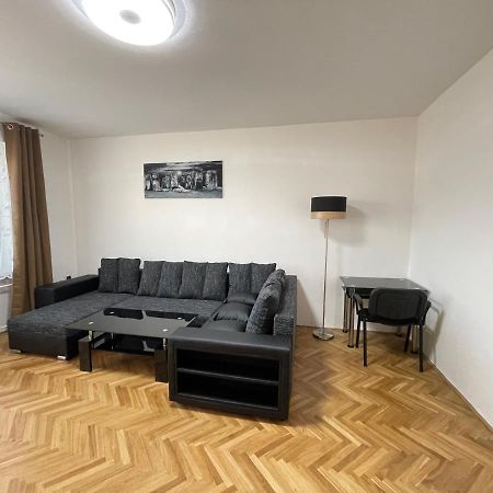 Apartman Jnj Velkomoravska Olomouc Esterno foto