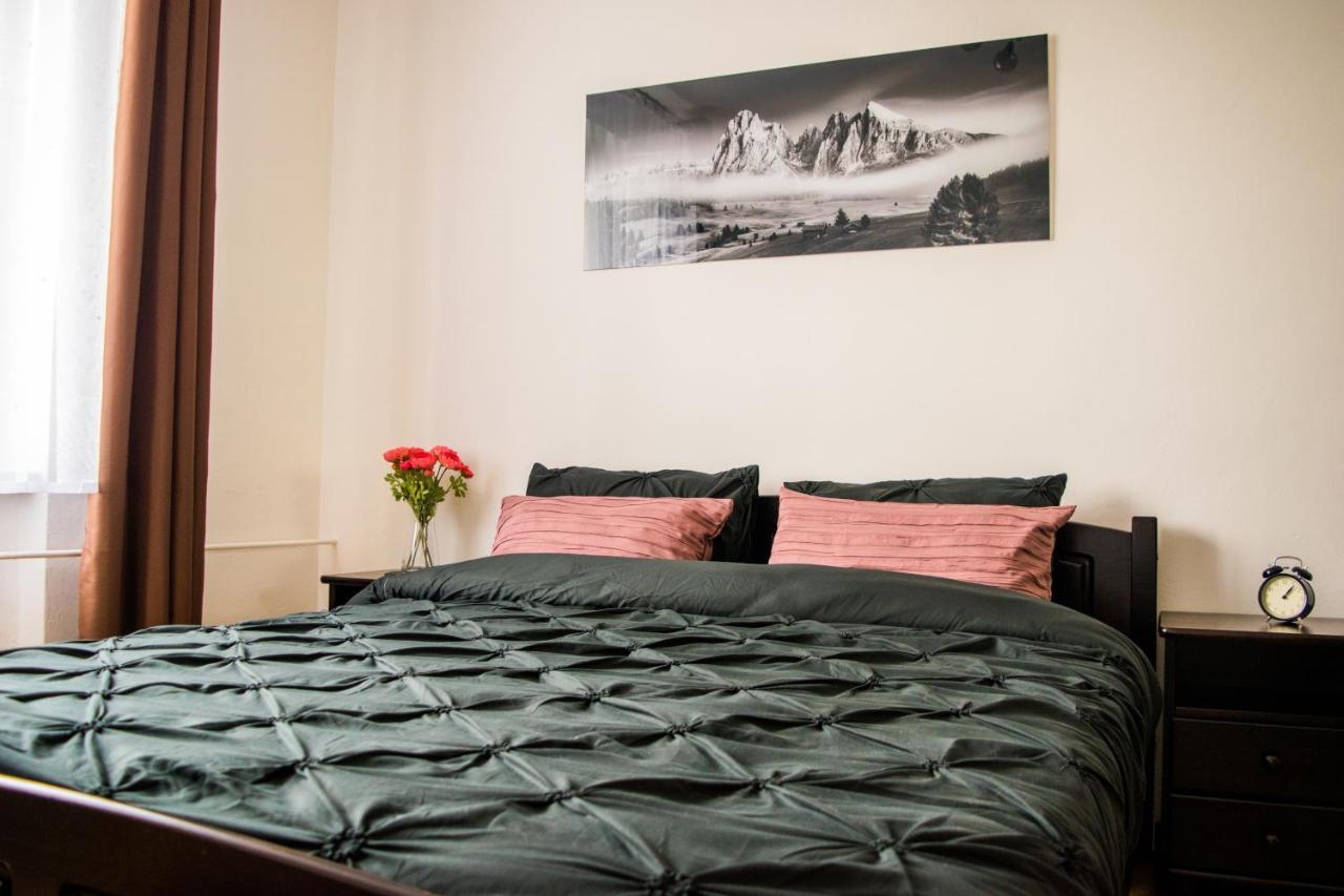 Apartman Jnj Velkomoravska Olomouc Esterno foto