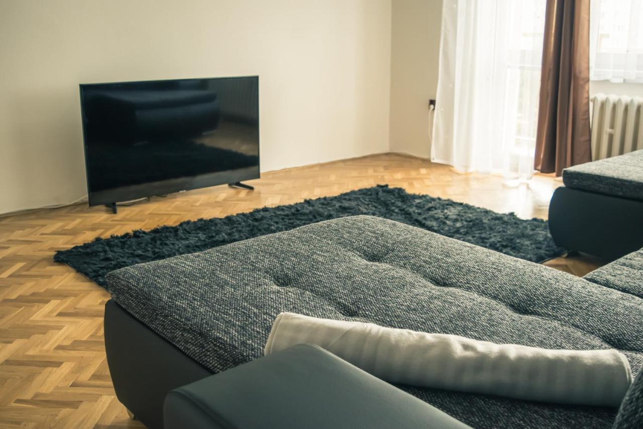 Apartman Jnj Velkomoravska Olomouc Esterno foto